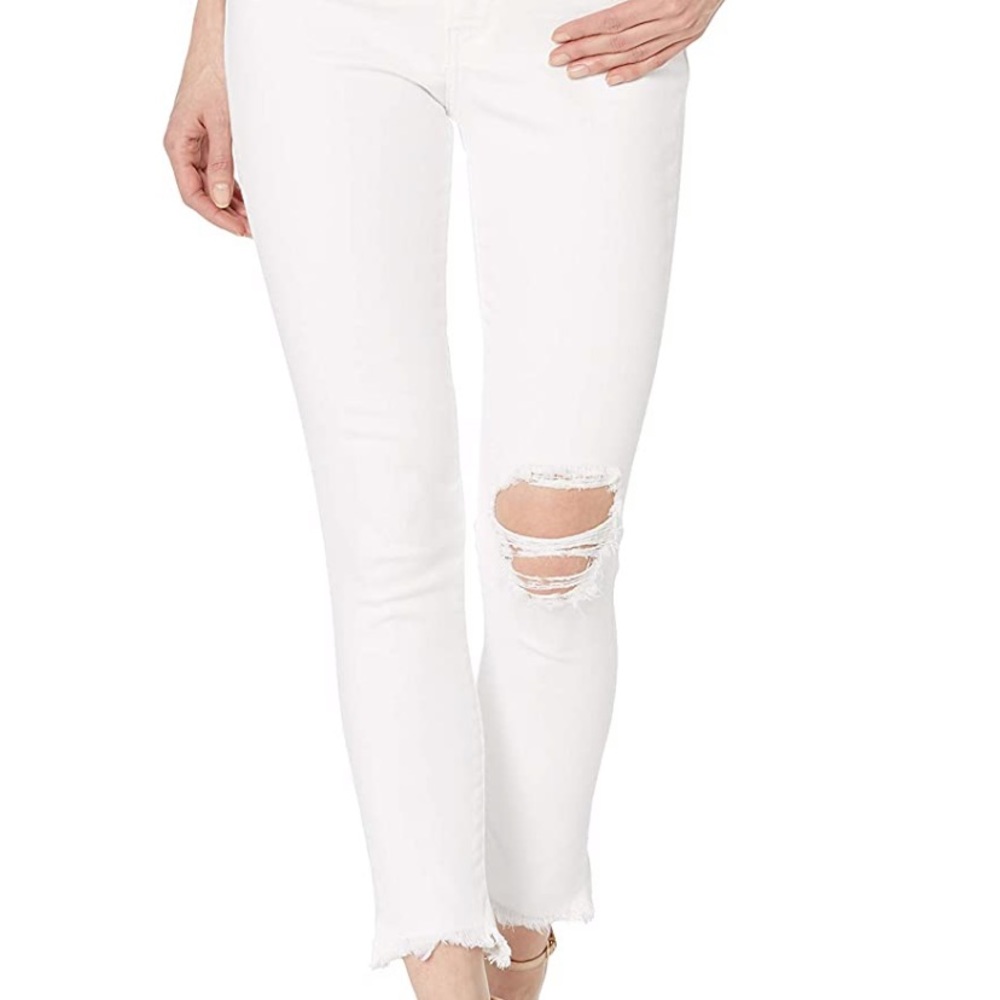 NWT Levi’s white jeans
